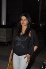 Priyanka Chopra return after last schedule of Kunal Kohli Movie in Airport, Mumbai on 6th Jan 2012 (15).JPG